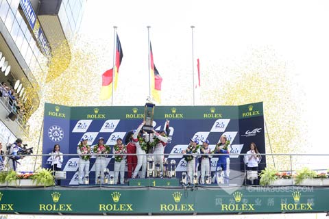 奥迪与丰田车队站在最高领奖台上