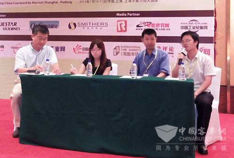 专家与参会人员互动