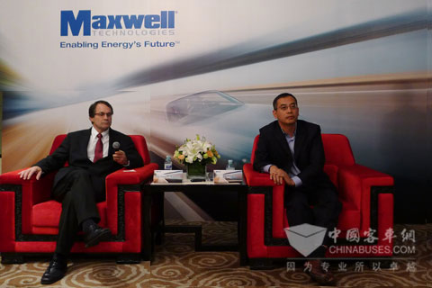 MichaelAEverett及中国区总经理陈宁接受记者访谈
