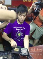 图2 高温将监控主机与车身地板熔合,设备防火设计保护设备未变形