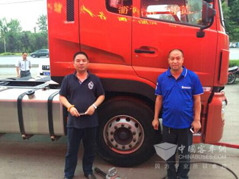 左:梁老板;右:郭师傅