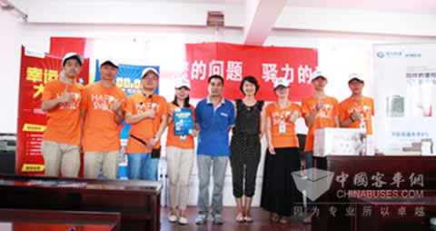 沈阳盛京修理厂厂长吴秀禄工作人员合影