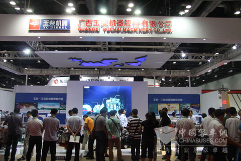 人头攒动的玉柴展位