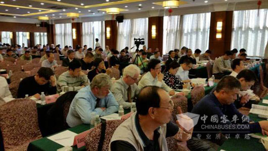 智慧客车技术发展高峰论坛现场