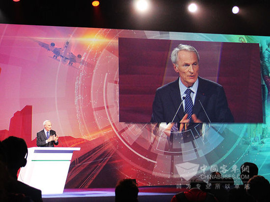 米其林集团首席执行官 盛纳徳在开幕式上发言