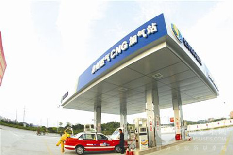各地的天然气加气站不断完善
