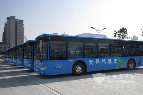 在大气环境治理和节能减排方面，燃气公交客车也一直走在前列