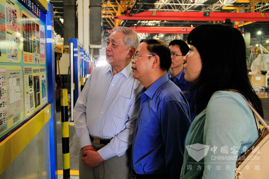 长安大学原校长陈荫三教授一行到玉柴考察