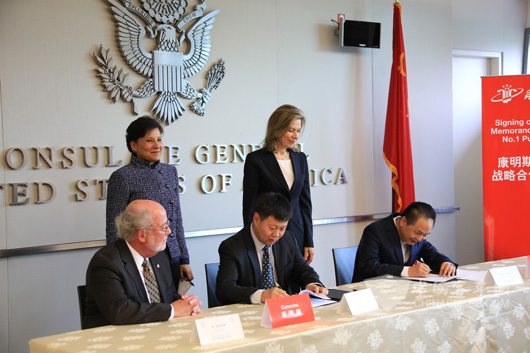 普里茨克与舍伍德·兰德尔见证康明斯与广州一汽巴士签署战略合作备忘录