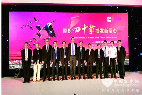 康明斯40周年活动现场嘉宾合影 