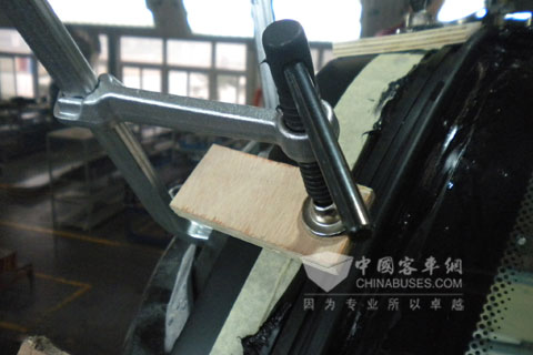 雨槽粘接工艺固定工装